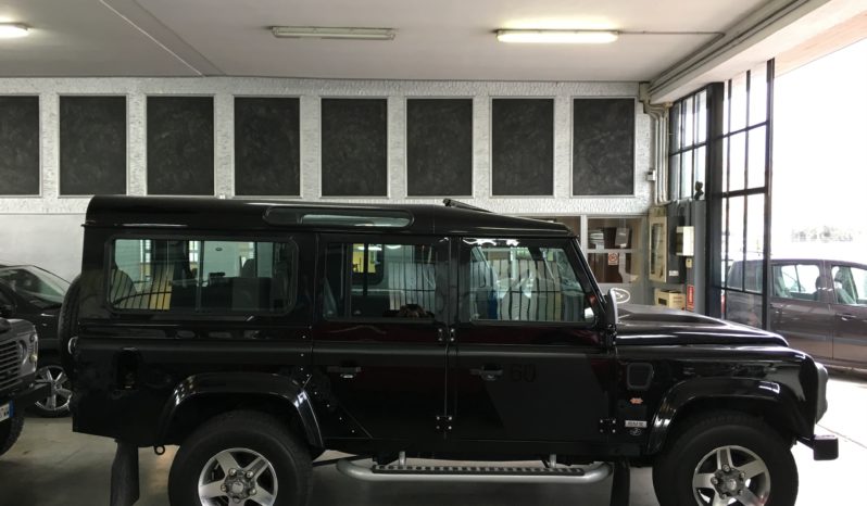 LAND ROVER DEFENDER 110 TD4 SVX 60TH ANNIVERSARY completo